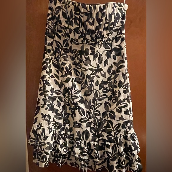 White House Black Market Strapless Dress - Size 4 - Picture 1 of 7